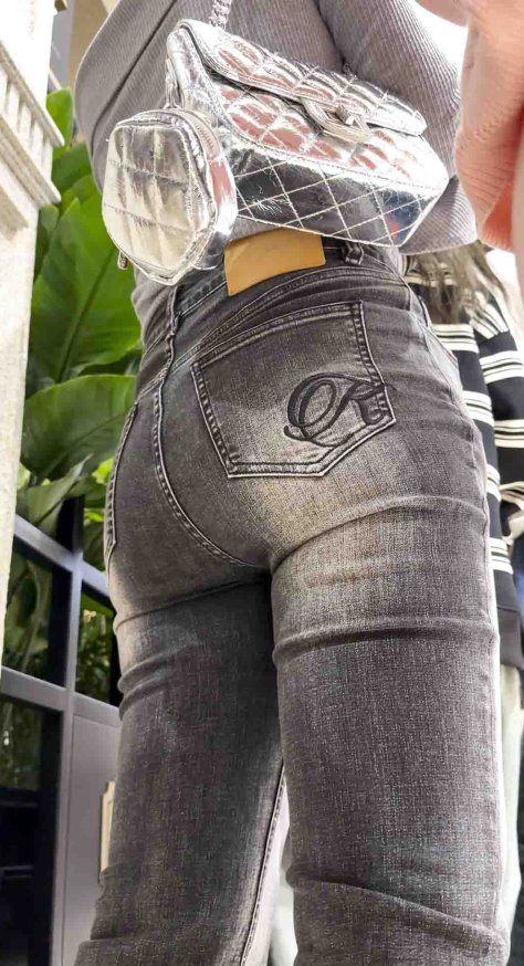 （积分115）深灰紧身牛仔裤蜜桃巨臀