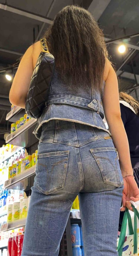 包臀牛仔长发小姐姐（积分134）