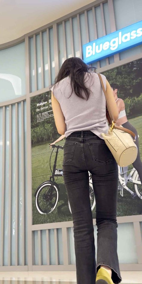 商场长腿牛仔少妇（积分57）