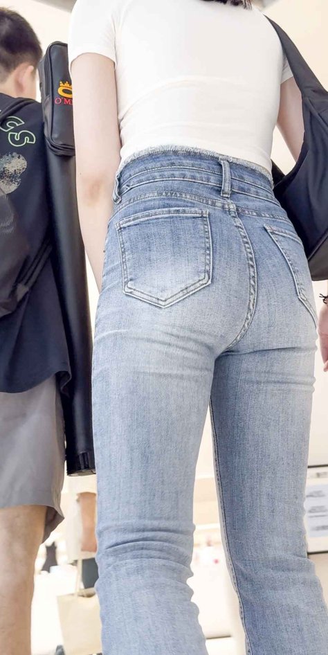 （积分288）国庆献礼蜜桃臀弹跳诱人，裤勒出轮廓