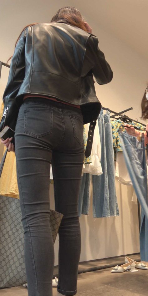 性感紧臀黑牛仔小姐姐（积分107）