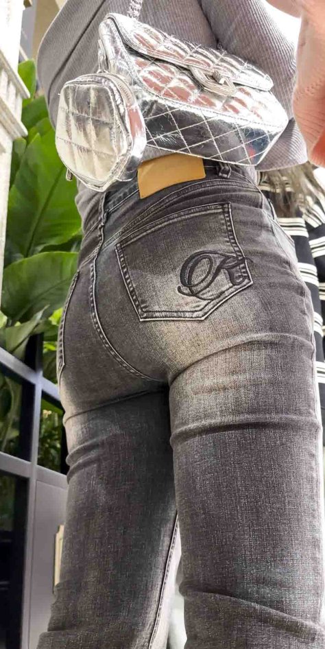 （积分115）深灰紧身牛仔裤蜜桃巨臀