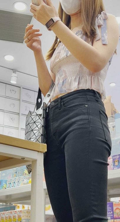 (积分118)性感包臀黑牛仔美女