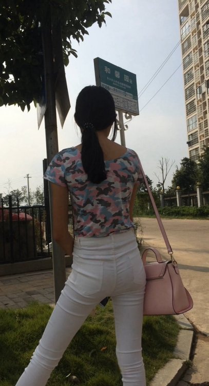 性感白裤花内内小胸器[777M/AVI]