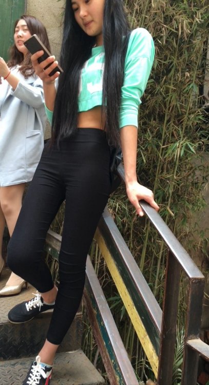 极品黑色紧身裤美女，拥有不枉此生[257M/MOV]