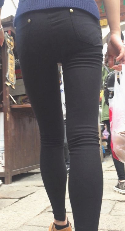 游古城的黑紧裤MM [593M/MOV]