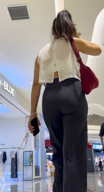 (积分75)瑜伽裤下的蜜桃臀颤抖诱惑