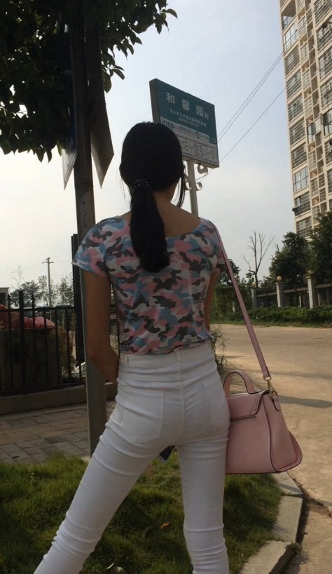 性感白裤花内内小胸器[777M/AVI]
