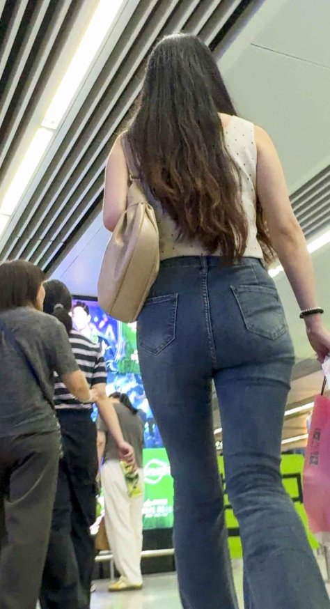 长发包臀牛仔裤美女（积分88）