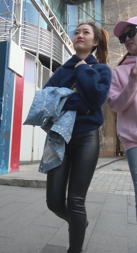 4K 紧身皮裤街拍美女 2