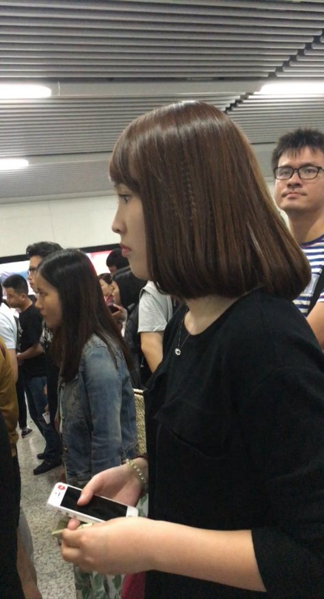 地铁站极品xinggan白裤大美女[1.25G/MOV]