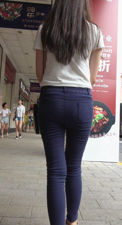 紧臀打底裤小妹身材好[239M/MP4]