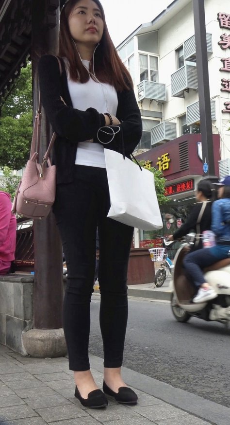 极品深沟黑裤大美女[1.04G/MP4]