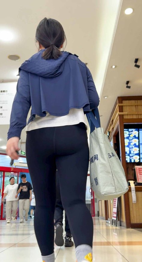 紧身包臀勾勒饱满巨臀（积分35）