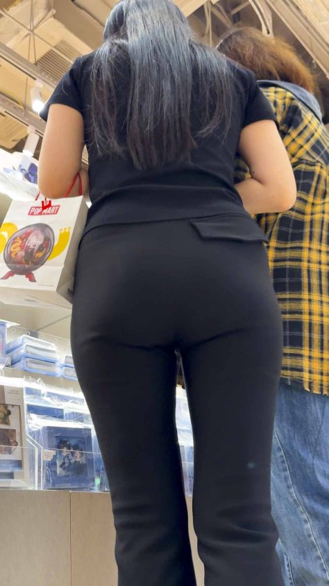 蜜桃巨臀超紧包臀黑色紧身裤