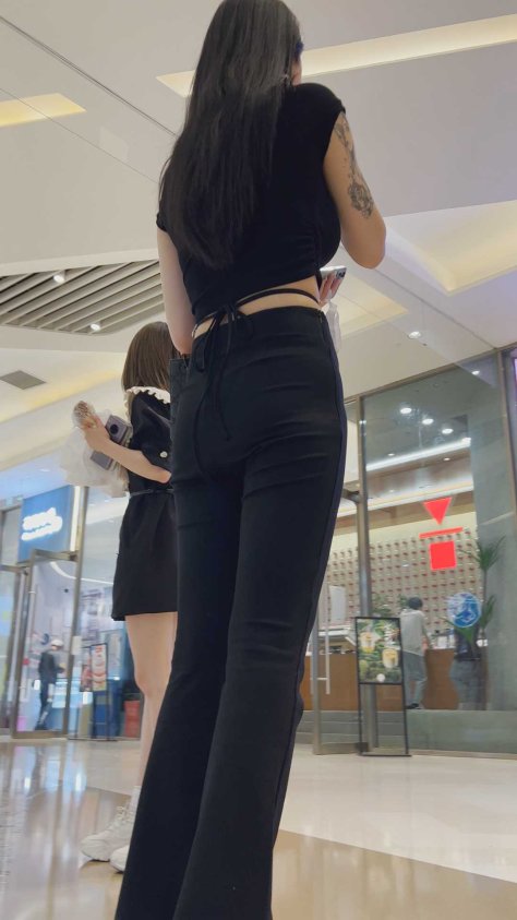 春节献礼极品黑西裤露腰胸器小姐姐