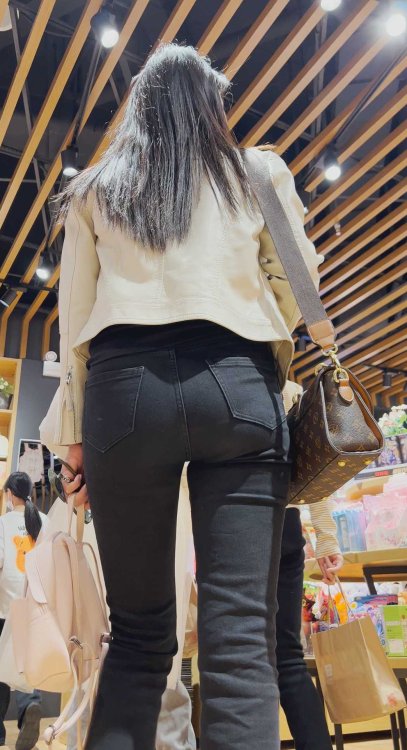 春节献礼黑牛仔大宽臀小姐姐