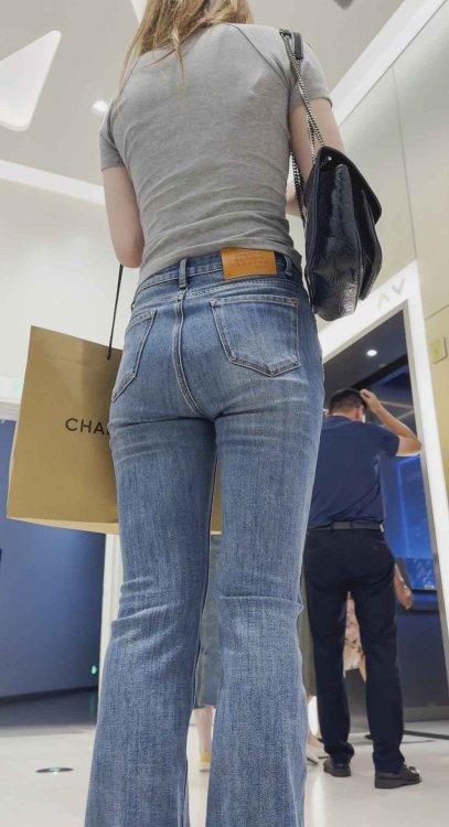 春节献礼极品长发小胸器美女小姐姐