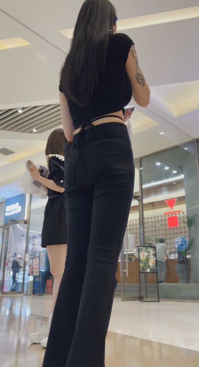 春节献礼极品黑西裤露腰胸器小姐姐
