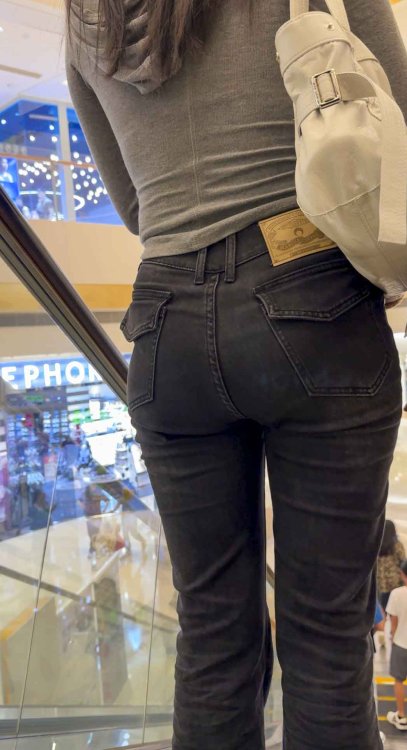 包臀牛仔裤下的颤动，勒痕直指核心