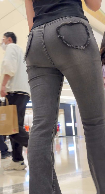 包臀灰牛仔紧身少妇