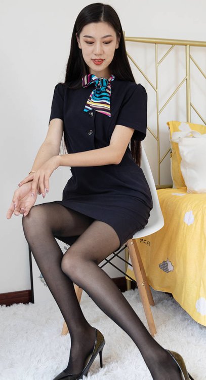 制服、黑丝、高跟鞋
