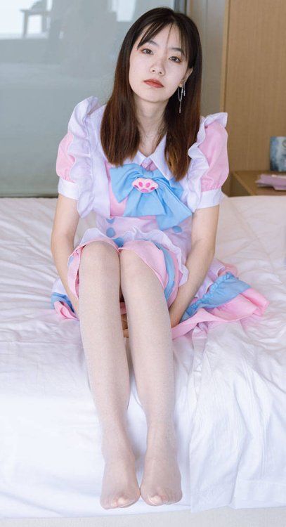 两双高跟鞋、珠光白丝、女仆装