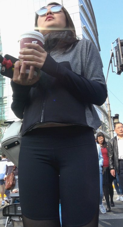 4K-黑色瑜伽裤极品前三角美女坐地铁第1季T034[985M]