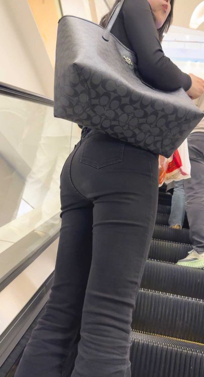 这臀一看就是经常各种玩坏