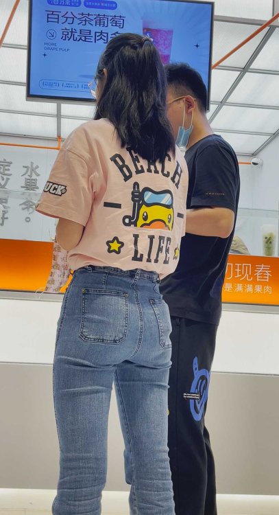 饱满圆润翘臀牛仔妹子（积分69）