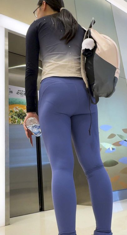 高挑丰臀瑜伽裤少妇