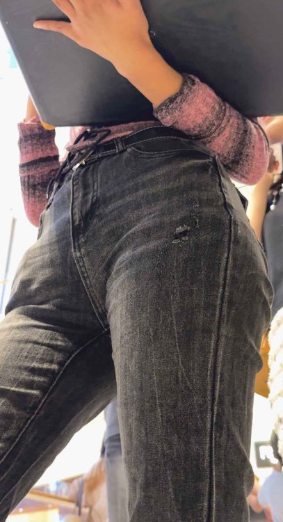 五一献礼紧身裤这臀一看就是经常被后的