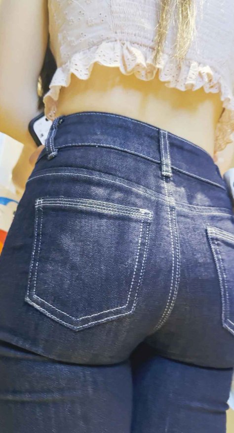 (积分190)春节献礼小姐姐臀部线条饱满而有力