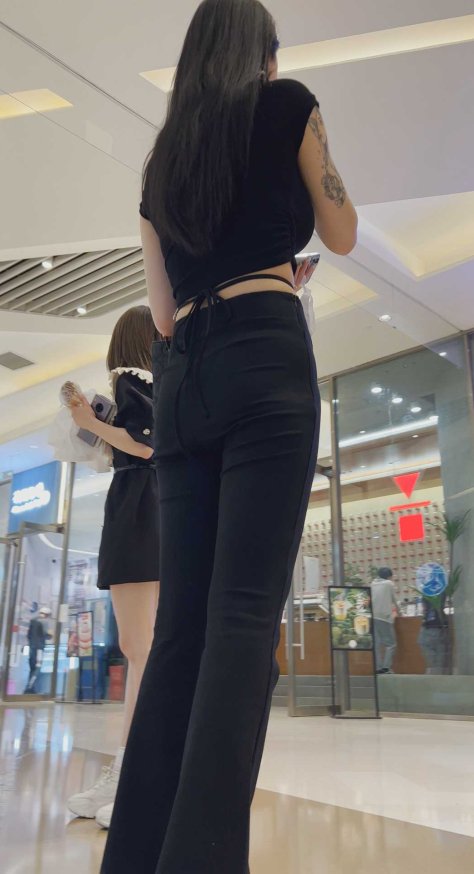 春节献礼极品黑西裤露腰胸器小姐姐