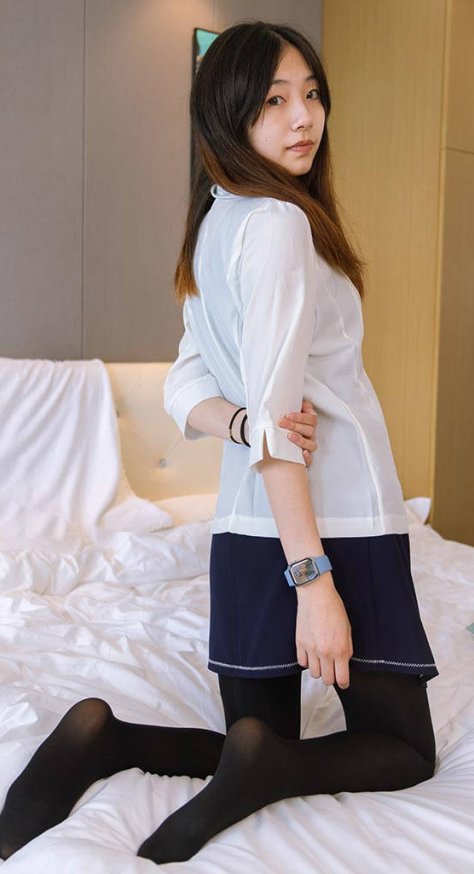 高跟鞋、厚黑丝、短裙