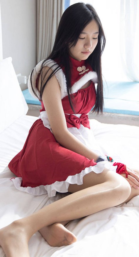 华伦天奴高跟鞋、油亮肉丝、油亮白丝、圣诞服、长发长腿美女