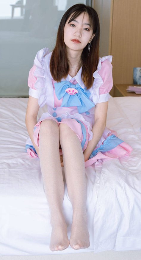 两双高跟鞋、珠光白丝、女仆装