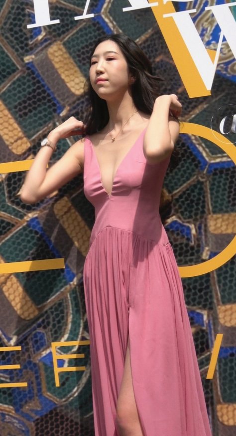 4K-商场拍摄两个紧身包臀裙MT圆臀漂亮美眉M003[485M]