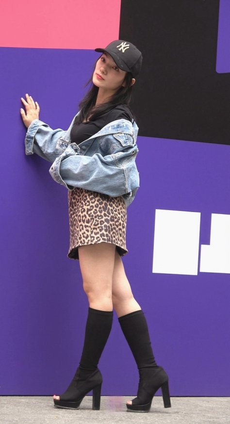 4K-豹纹短裙长腿长靴街拍美女DJ294[1.2G]