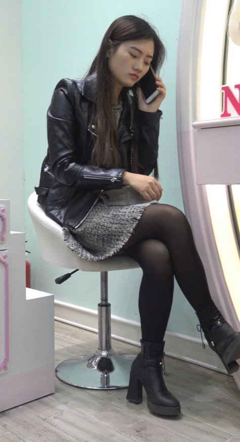 4K-性感街拍黑丝高跟美女坐姿DJ806[1.91G]