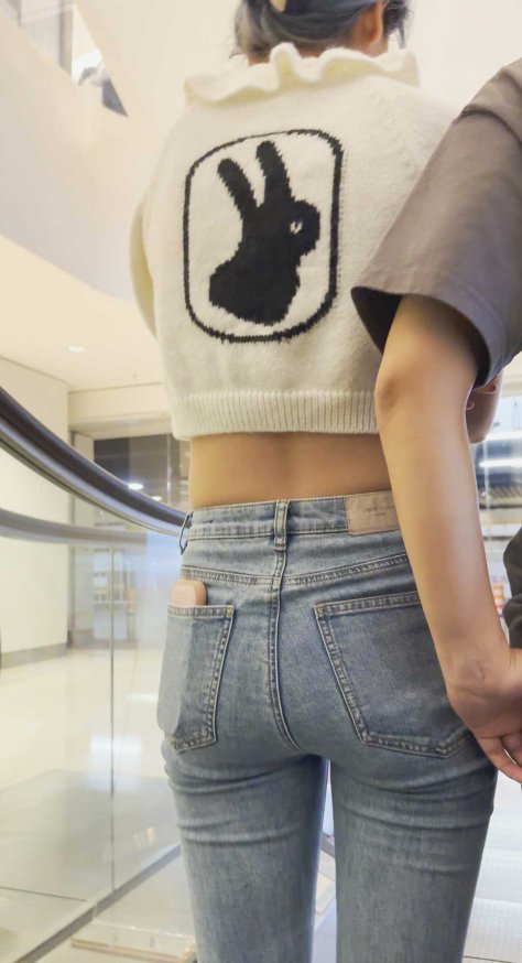 （积分65）商场包臀灰牛仔妹子