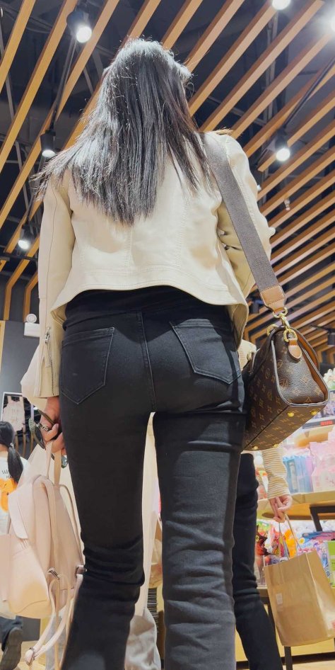 春节献礼黑牛仔大宽臀小姐姐（积分4557）