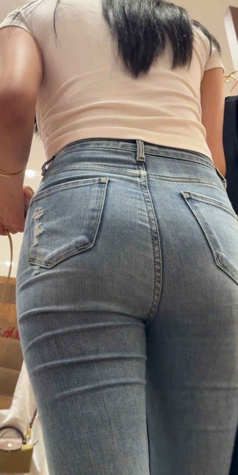 春节献礼紧身勾勒下半身，缝沟壑深邃（积分6888）