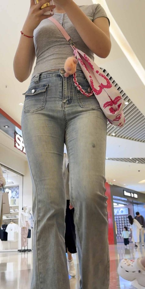 包臀紧牛仔紧内痕妈咪