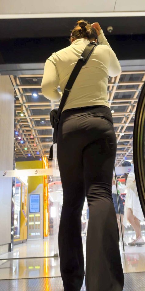 端午献礼长腿包臀黑裤美女小姐姐