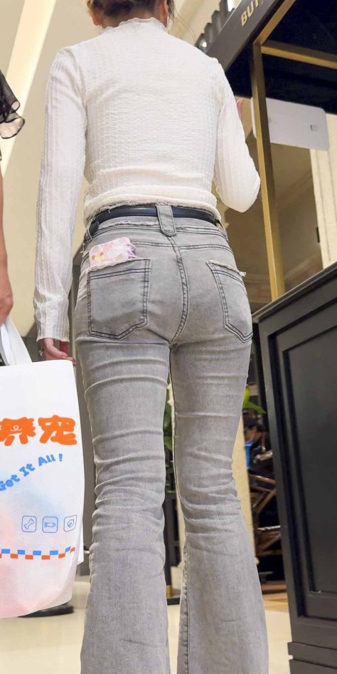 包臀牛仔裤下的蜜桃臀（积分321）