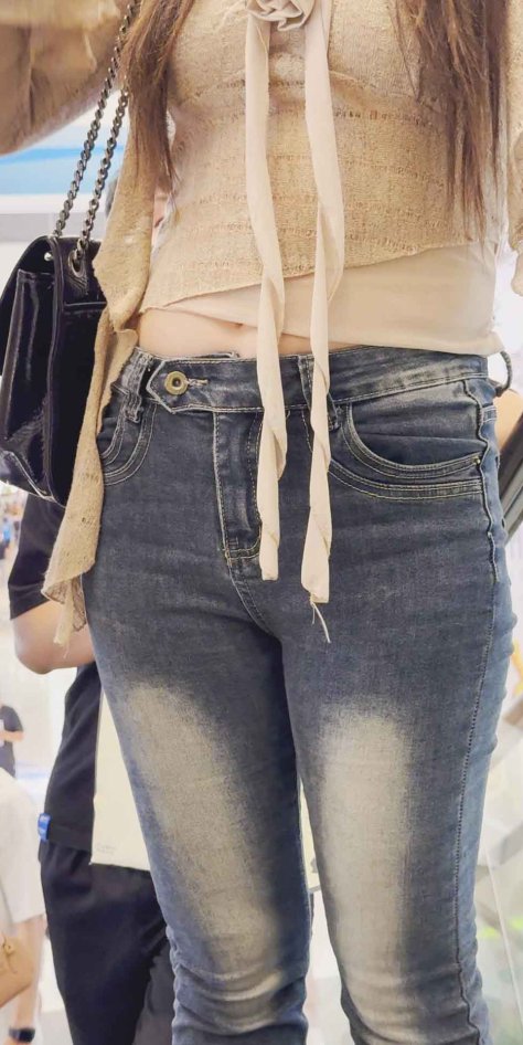 包臀露腰金三角小姐姐（积分175）