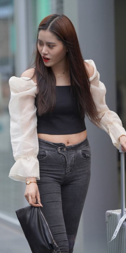 [套图32P]推着行李箱的黑牛美女3A8148[360M]