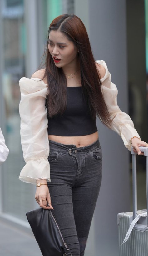 [套图32P]推着行李箱的黑牛美女3A8148[360M]