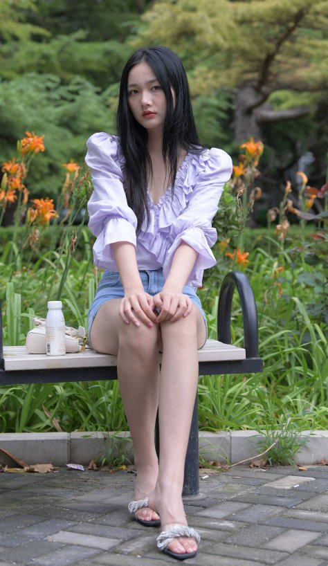 【视频+套图】蓝色牛仔热裤长腿美女